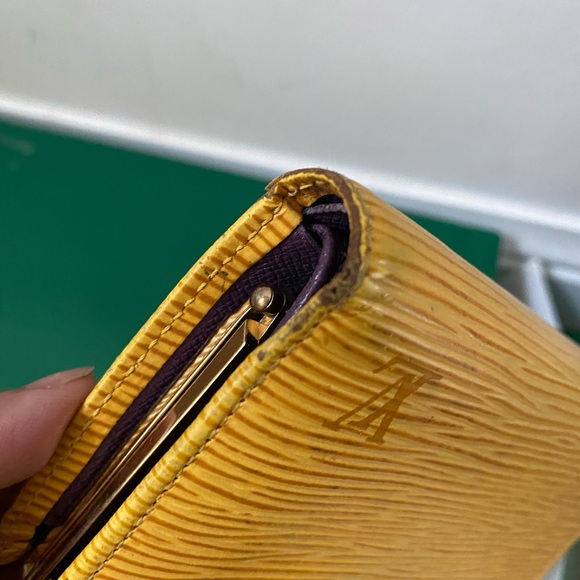 Louis Vuitton Kiss-lock Wallet Epi Yellow - Picture 7 of 7